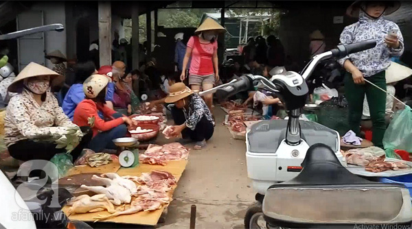 Đột nhập khu chợ chuyên bán thịt ôi, thịt ế giá chỉ 30.000đ/kg ngay giữa Hà Nội - Ảnh 11.