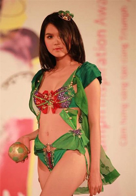 Ngọc Trinh: từ mẫu diễn hội chợ đến nữ hoàng nội y của Việt Nam - Ảnh 15.