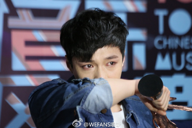 Thực hư chuyện Lay (EXO) bất ngờ ngất xỉu trong hậu trường Chinese Top Music Awards - Ảnh 12.
