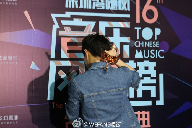 Thực hư chuyện Lay (EXO) bất ngờ ngất xỉu trong hậu trường Chinese Top Music Awards - Ảnh 8.