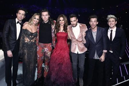 Cheryl và Liam thân thiết với nhau trong đêm chung kết X Factor