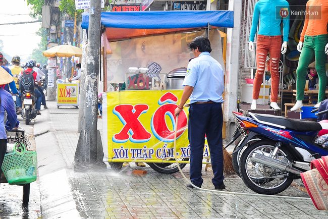 Người dân phun nước, trùm như ninja để đối phó với nắng nóng gần 39 độ C ở Sài Gòn - Ảnh 10.