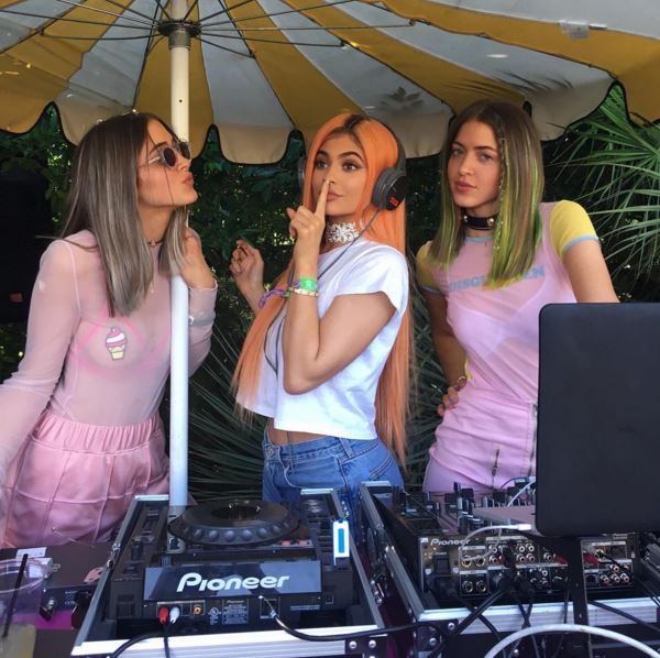 Taylor Swift, Kendall - Kylie Jenner cùng loạt sao trẻ đọ độ chất ở Coachella 2016 - Ảnh 9.
