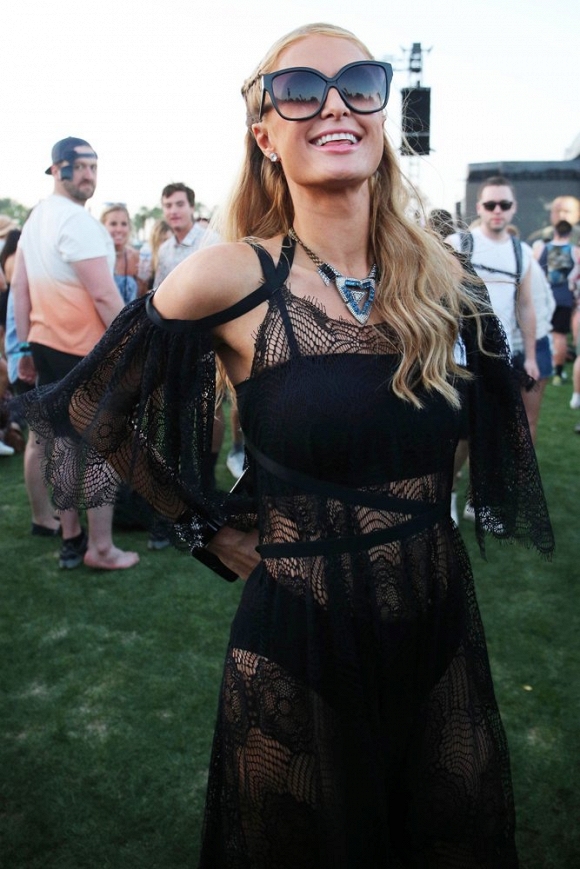 Paris Hilton diện váy xuyên thấu 3