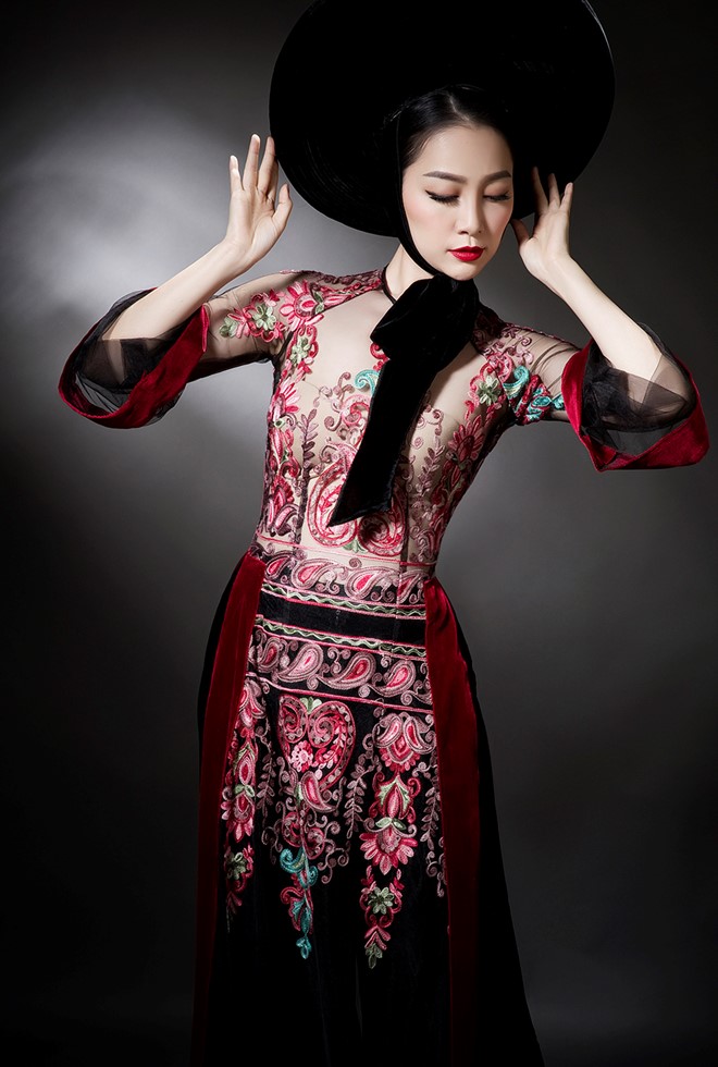 Linh Nga quyen ru voi ao dai nhung the, voan mong hinh anh 4