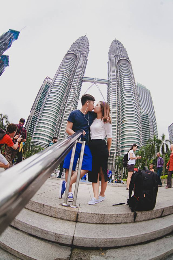 Cặp đôi đi xuyên châu Á chụp ảnh cưới