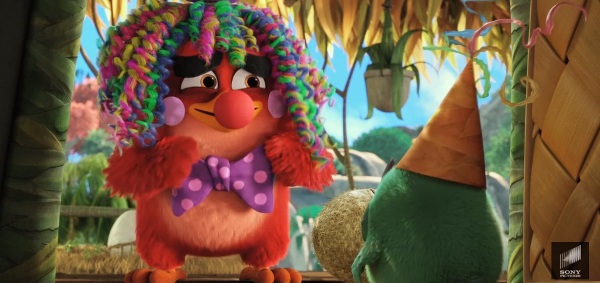 Cười té ghế xem chú hề Red làm trẻ con chết khiếp trong The Angry Birds Movie - Ảnh 2.