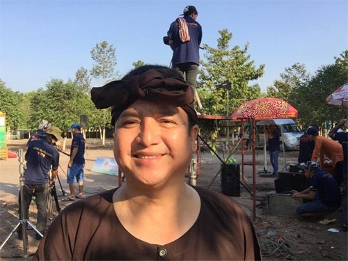 Chí Trung đen nhẻm khi thay Minh Béo làm MC Lục Lạc Vàng