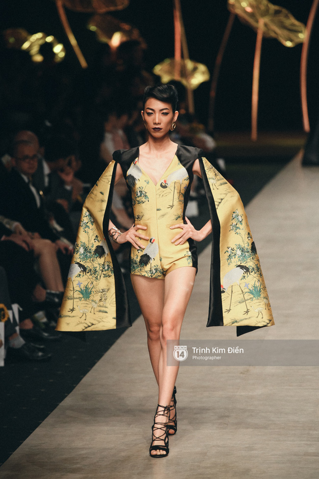 Ngày 1 Vietnam Internation Fashion Week: Các NTK đã chiêu đãi người xem những gì? - Ảnh 45.