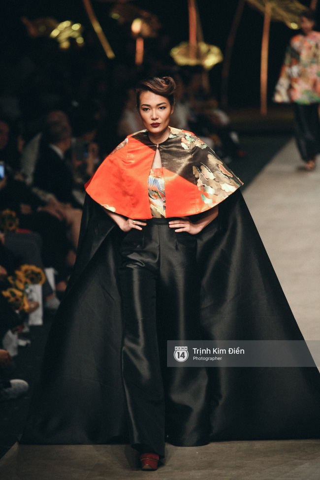 Ngày 1 Vietnam Internation Fashion Week: Các NTK đã chiêu đãi người xem những gì? - Ảnh 46.