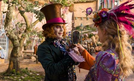 “Alice in Wonderland: Through the looking glass”, phần tiếp theo của loạt phim ăn khách “Alice in Wonderland” cũng sẽ chính thức “tái xuất” vào mùa hè này. Trong phần phim mới, Alice (Mia Wasikowska) sẽ trở lại với xứ sở Wonderland để giải cứu Mad Hatter (Johnny Depp).