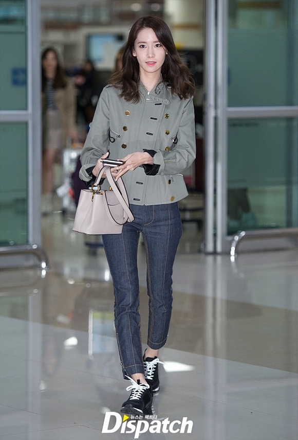 Yoona và Jessica ở sân bay 1