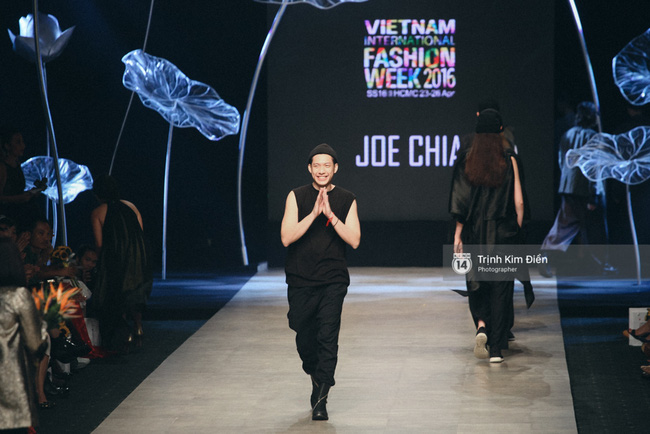Ngày 1 Vietnam Internation Fashion Week: Các NTK đã chiêu đãi người xem những gì? - Ảnh 38.