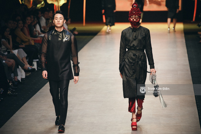 Ngày 1 Vietnam Internation Fashion Week: Các NTK đã chiêu đãi người xem những gì? - Ảnh 4.