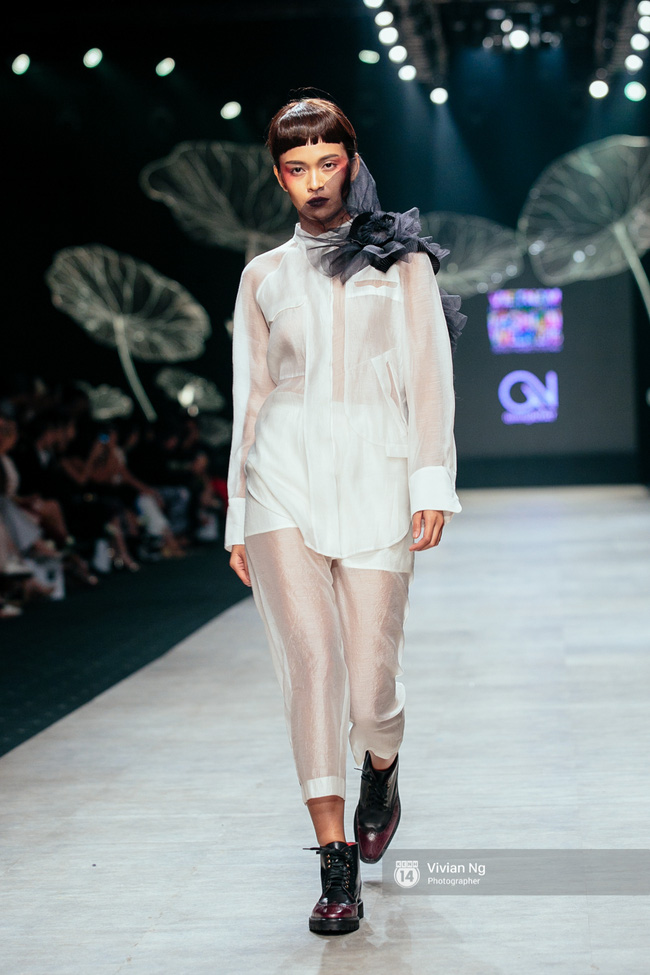 VIFW 2016 ngày 2: Khi mẫu U70, mẫu nhí lẫn bà bầu đổ bộ sàn runway - Ảnh 75.