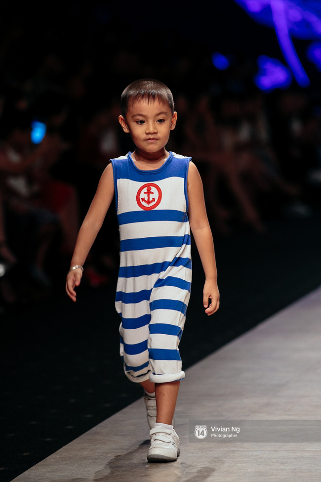 VIFW 2016 ngày 2: Khi mẫu U70, mẫu nhí lẫn bà bầu đổ bộ sàn runway - Ảnh 60.