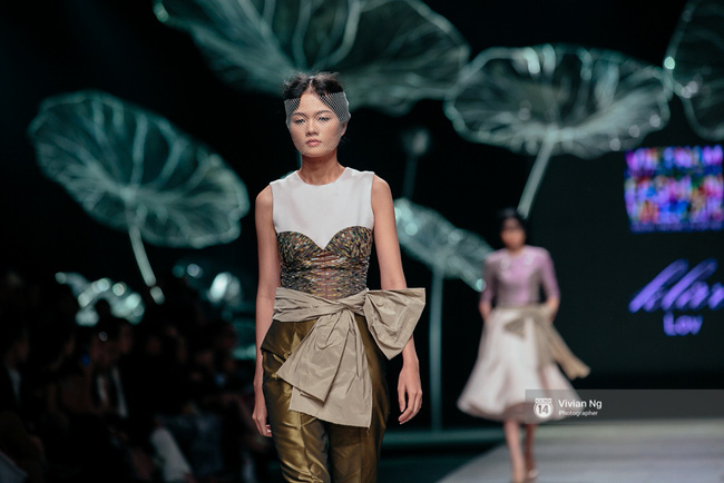 VIFW 2016 ngày 2: Khi mẫu U70, mẫu nhí lẫn bà bầu đổ bộ sàn runway - Ảnh 78.