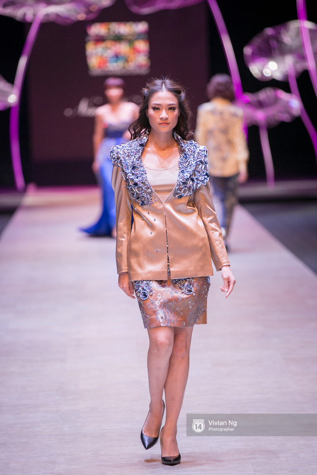 VIFW 2016 ngày 2: Khi mẫu U70, mẫu nhí lẫn bà bầu đổ bộ sàn runway - Ảnh 30.