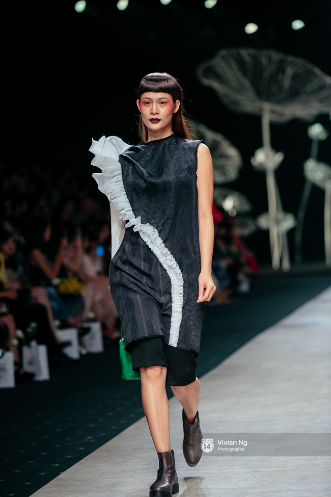 VIFW 2016 ngày 2: Khi mẫu U70, mẫu nhí lẫn bà bầu đổ bộ sàn runway - Ảnh 66.