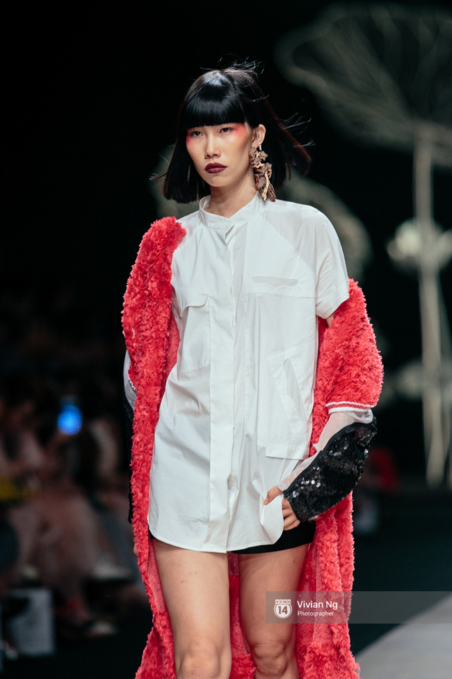 VIFW 2016 ngày 2: Khi mẫu U70, mẫu nhí lẫn bà bầu đổ bộ sàn runway - Ảnh 63.