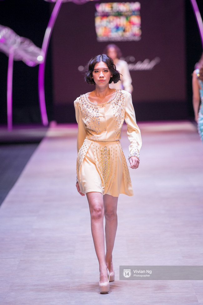 VIFW 2016 ngày 2: Khi mẫu U70, mẫu nhí lẫn bà bầu đổ bộ sàn runway - Ảnh 28.