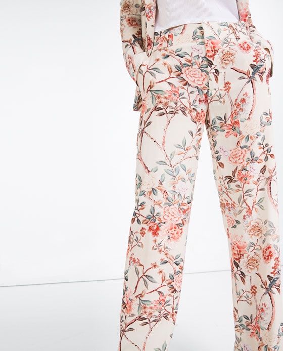 Image 4 of PRINTED STRAIGHT-CUT TROUSERS from Zara