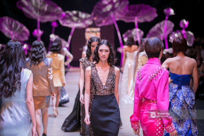 VIFW 2016 ngày 2: Khi mẫu U70, mẫu nhí lẫn bà bầu đổ bộ sàn runway - Ảnh 43.