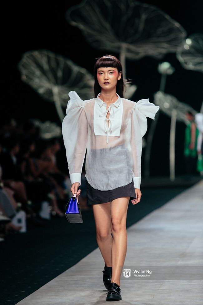 VIFW 2016 ngày 2: Khi mẫu U70, mẫu nhí lẫn bà bầu đổ bộ sàn runway - Ảnh 65.