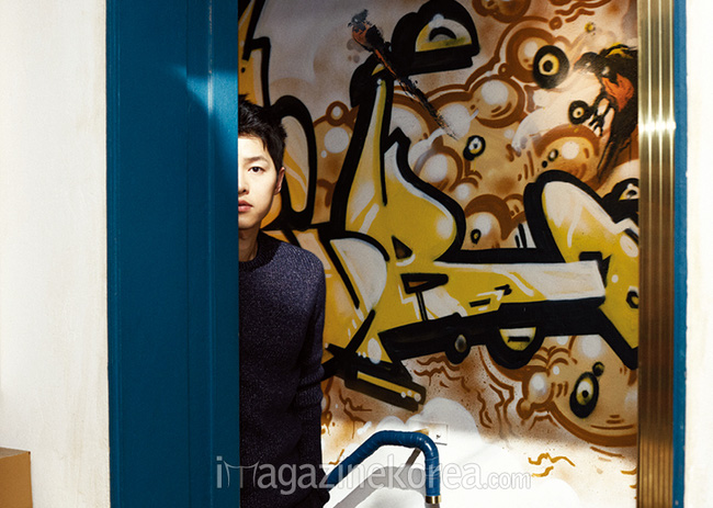Song Joong Ki tung loạt ảnh giường chiếu khiến fan mê mệt - Ảnh 15.