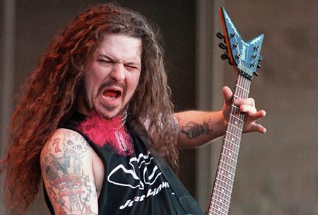 “Người hùng guitar” Dimebag Darrell đã bị một fan quá khích bắn chết ngay trên sân khấu tại bang Columbus, Mỹ tối ngày 8/12/2004. Tên sát nhân Nathan Gale đã bắn tổng cộng 6 viên đạn vào Dimebag, trong đó 4 viên đạn nhắm vào đầu đã khiến tay guitar vĩ đại nhất mọi thời đại gục ngã bên vũng máu. Nathan Gale tiếp tục bắn tổng cộng 15 phát đạn và cướp đi sinh mạng của 4 người khác và làm 7 người bị thương. Sự kiện ngày 8/12/2004 đã trở thành một trong những thảm kịch đẫm máu nhất của nhạc Rock thế giới.