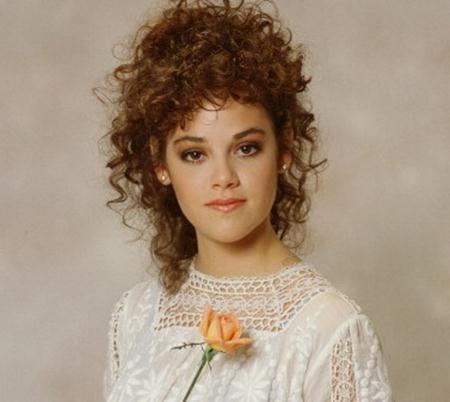 Robert John Bardo, một fan cuồng của nữ diễn viên Rebecca Schaeffer đã bị thần tượng ám ảnh suốt ba năm ròng và liên tục gửi thư cũng như tìm cách gặp mặt Schaeffer. Bardo thậm chí đã thuê thám tử để tìm ra địa chỉ nhà riêng của nữ minh tinh và bắn chết cô ngay trước cửa nhà vào năm 1989.