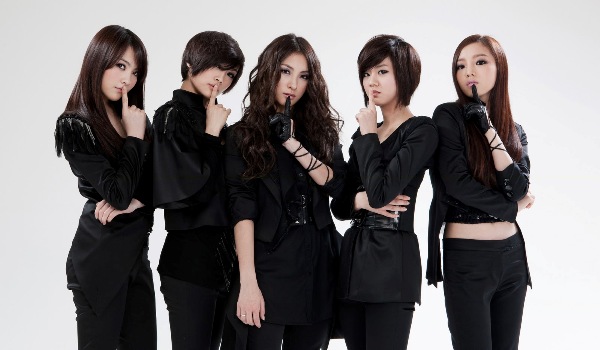 nhung-lan-canh-tranh-khong-doi-troi-chung-cua-2-cong-ty-giai-tri-han-8