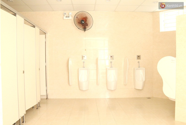 Cận cảnh độ sang chảnh của nhà vệ sinh công cộng 5 sao miễn phí mới toanh ở Đà Nẵng - Ảnh 3.