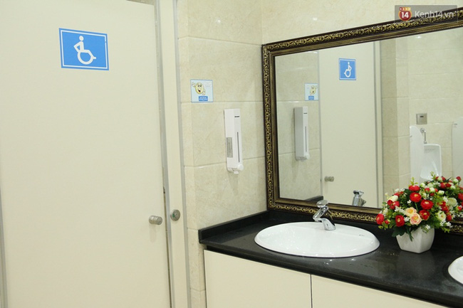 Cận cảnh độ sang chảnh của nhà vệ sinh công cộng 5 sao miễn phí mới toanh ở Đà Nẵng - Ảnh 5.