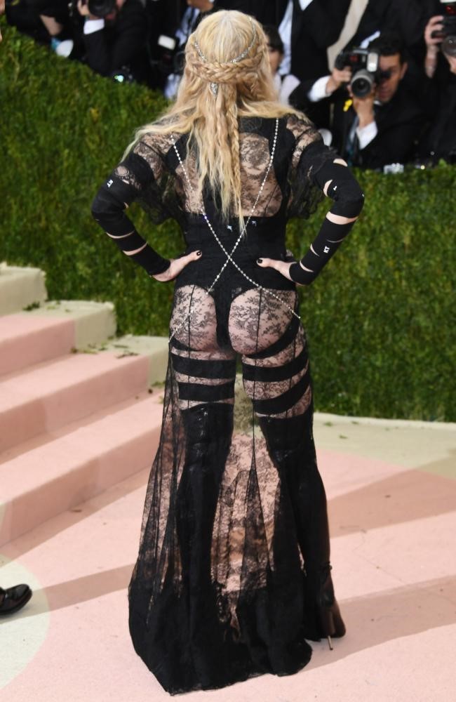 Madonna: Bieu tuong thoi trang hay nguoi dan ba noi loan? hinh anh 10
