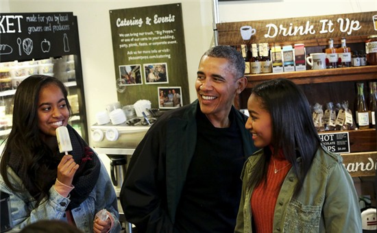 Cuộc sống giản dị đầy kinh ngạc của 2 nàng công chúa nhà Obama - Ảnh 16.