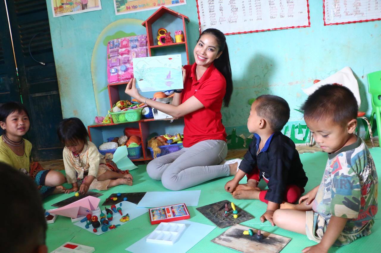 Tham gia chương trình, Phạm Hương đã có những hoạt động như dạy tiếng Việt, kể chuyện bằng tiếng Việt cho các trẻ em người dân tộc thiểu số cho các em tại trường tiểu học và mẫu giáo.
