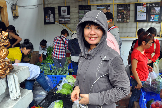 Giữa cơn bão thực phẩm bẩn, người Sài Gòn tìm đến phiên chợ sạch - Ảnh 9.