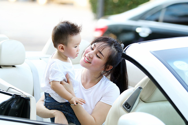 Vy Oanh xuất hiện cùng con trai cực đáng yêu