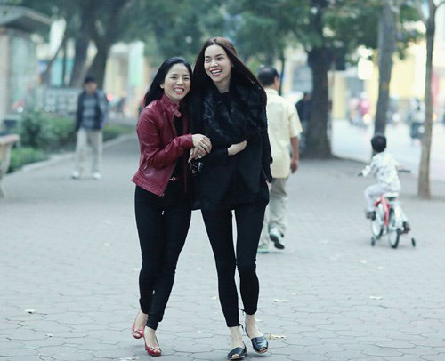 Hà Hồ và 2 mối quan hệ ồn ào nhất showbiz hiện nay