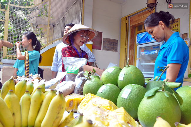 Giữa cơn bão thực phẩm bẩn, người Sài Gòn tìm đến phiên chợ sạch - Ảnh 6.