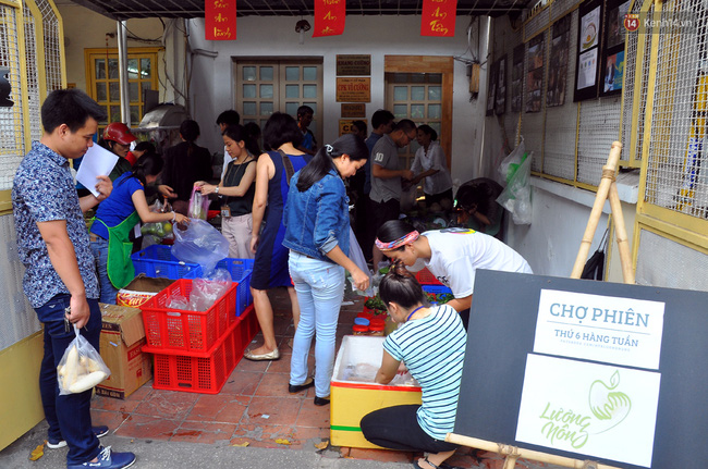Giữa cơn bão thực phẩm bẩn, người Sài Gòn tìm đến phiên chợ sạch - Ảnh 1.
