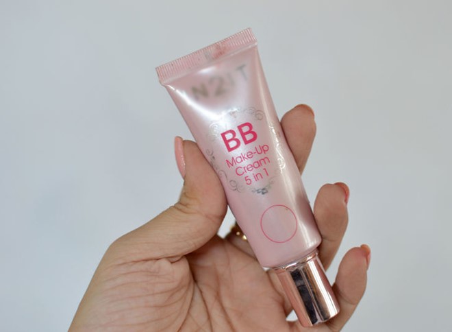 3 cach trang diem BB cream giup da lang min, khong bong dau hinh anh 1