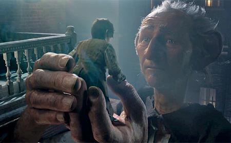Tâm điểm của LHP năm nay là màn ra mắt của “The BFG”, đứa con tinh thần mới nhất của vị đạo diễn lừng danh Steven Spielberg. Đoạn trailer mới đây của “The BFG” đã lập tức gây sốt toàn cầu nhưng phải tới cuối tháng bảy, bộ phim này mới chính thức được ra rạp.