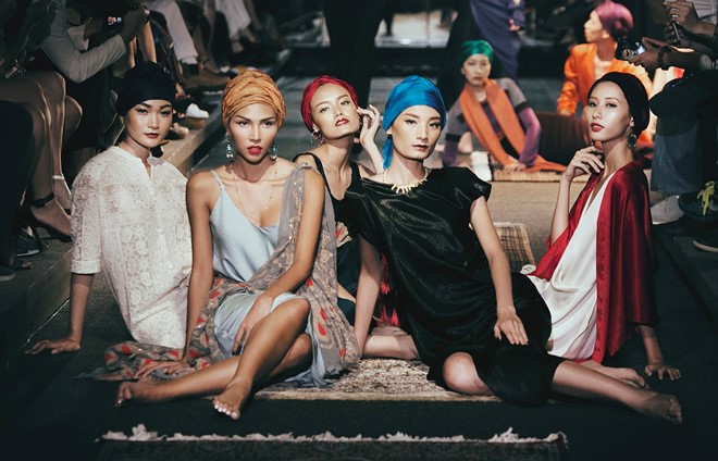 Dan mau Viet sac sao, ca tinh tren san dien o show Li Lam hinh anh 1