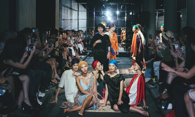 Dan mau Viet sac sao, ca tinh tren san dien o show Li Lam hinh anh 2