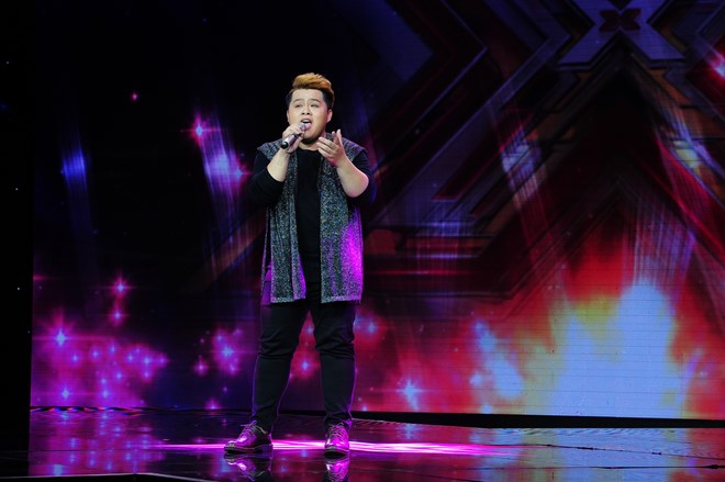 Chang trai hat tang me gia dau om gay xuc dong o X Factor hinh anh 13