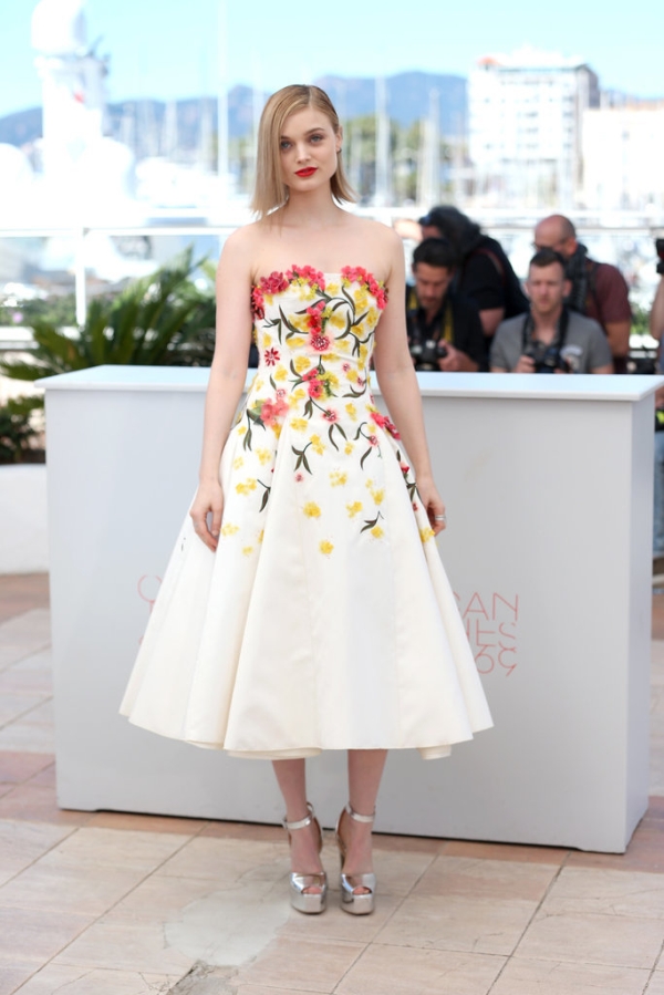 Bella Heathcote chose a floral Giambattista Valli gown for the Neon Demon photo call.  