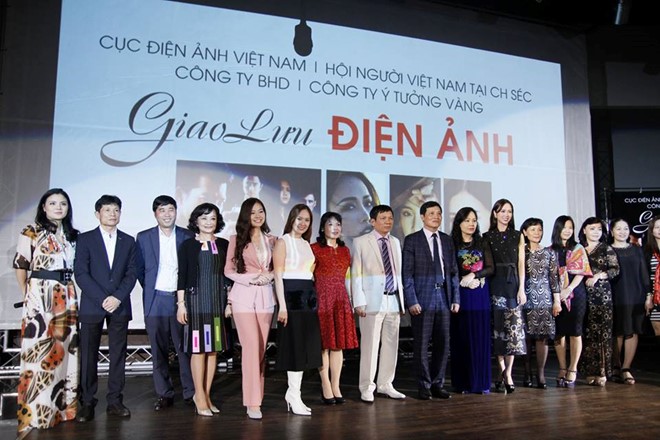 Sao 'Hoa vang co xanh' duoc ban trai thap tung den Cannes hinh anh 8