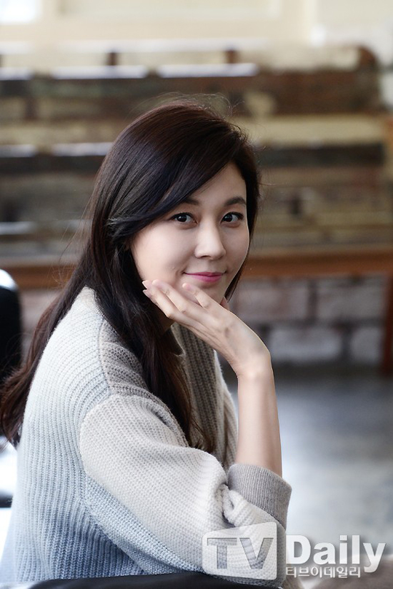 Choi Ji Woo tái ngộ tình cũ, Kim Ha Neul lọt thỏm giữa dàn sao nam khủng - Ảnh 5.